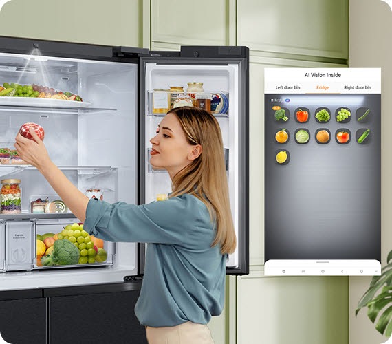 Un frigorífico Bespoke se llena de ingredientes frescos. Una mujer mete una manzana y AI Vision Inside detecta el nuevo inventario mediante escaneado, como indican las líneas blancas.