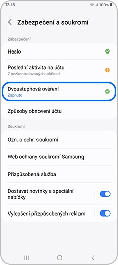 Dvoustupňové ověření vybrané v nastavení zabezpečení a soukromí Samsung účtu