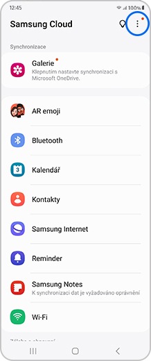 Obrazovka smartphonu s dostupnými možnostmi aplikace Samsung Cloud