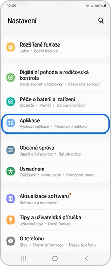 Obrazovka smartphonu s vybranou možností Aplikace