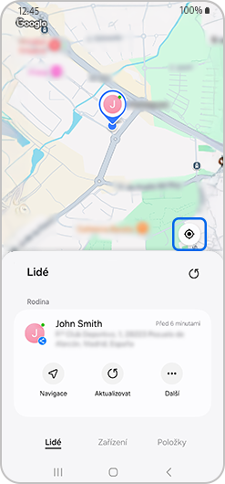 aktuální polohu člena rodiny na Google Maps.