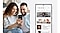 Eine Frau und ein Mann schauen mit glücklichen Gesichtern zusammen auf ein Smartphone. Rechts von ihnen zeigt ein Smartphone den „News und Tipps“-Bildschirm von Samsung Members an.