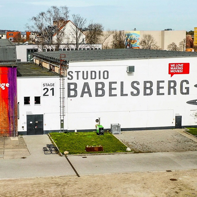 Abgebildet ist ein Lotterie-Kiosk, im Vordergrund ein Bildschirm mit dem Text Vielen Dank für Ihren Einkauf