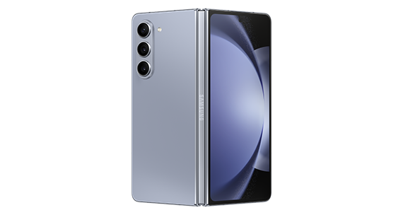 Zu sehen ist ein Galaxy Z Fold5 vor einem weißen Hintergrund.