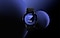 Zu sehen ist eine Galaxy Watch 6 auf einem violettfarbenen Hintergrund. Auf der Smartwatch ist das Wort "NEPTUNE" zu sehen.