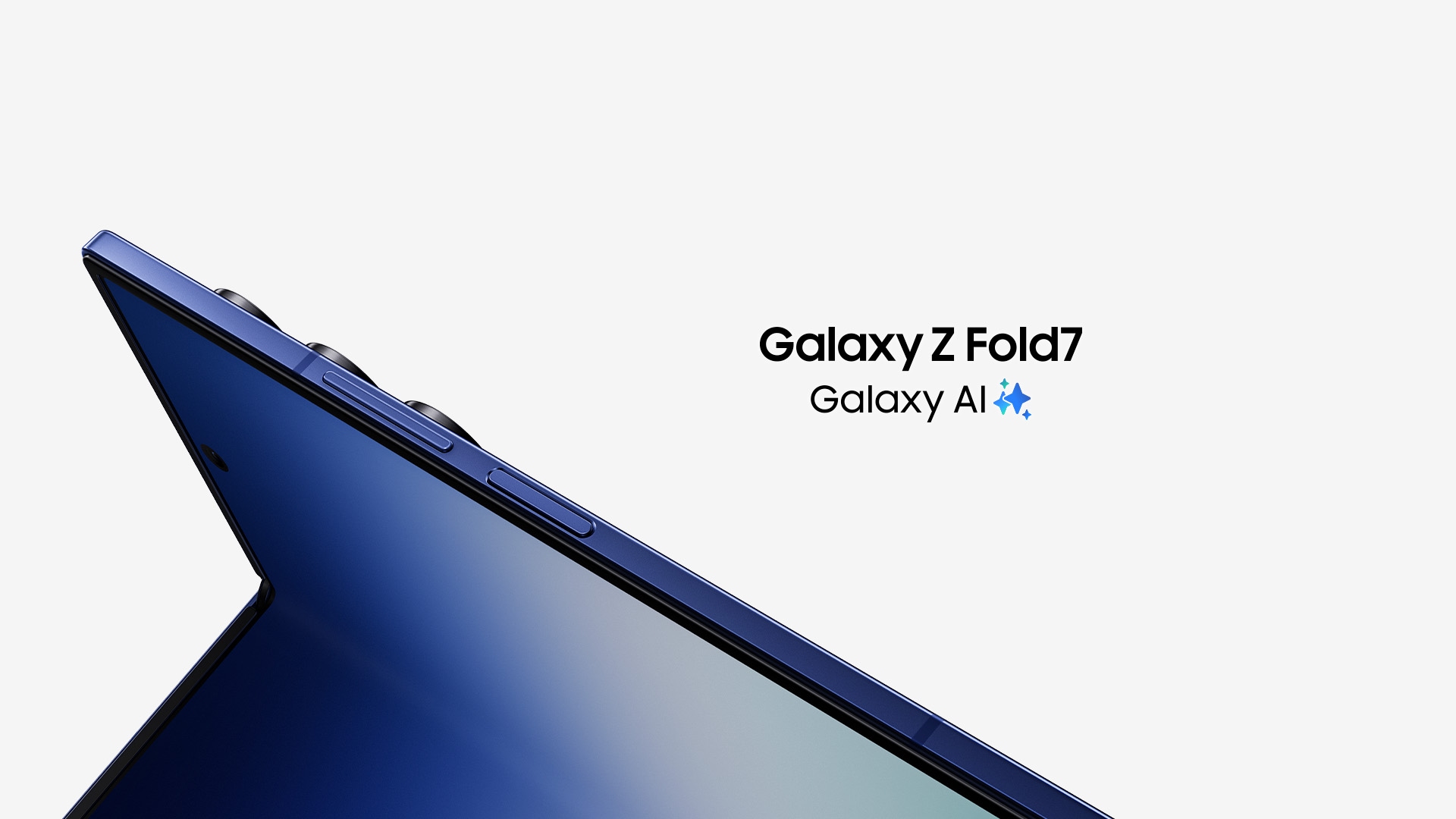 Nahaufnahme des Hauptdisplays eines aufgeklappten Galaxy Z Fold7 in Blue Shadow. Es ist in einem Winkel aufgeklappt, um den sehr schlanken Rahmen des Smartphones hervorzuheben. Galaxy AI.