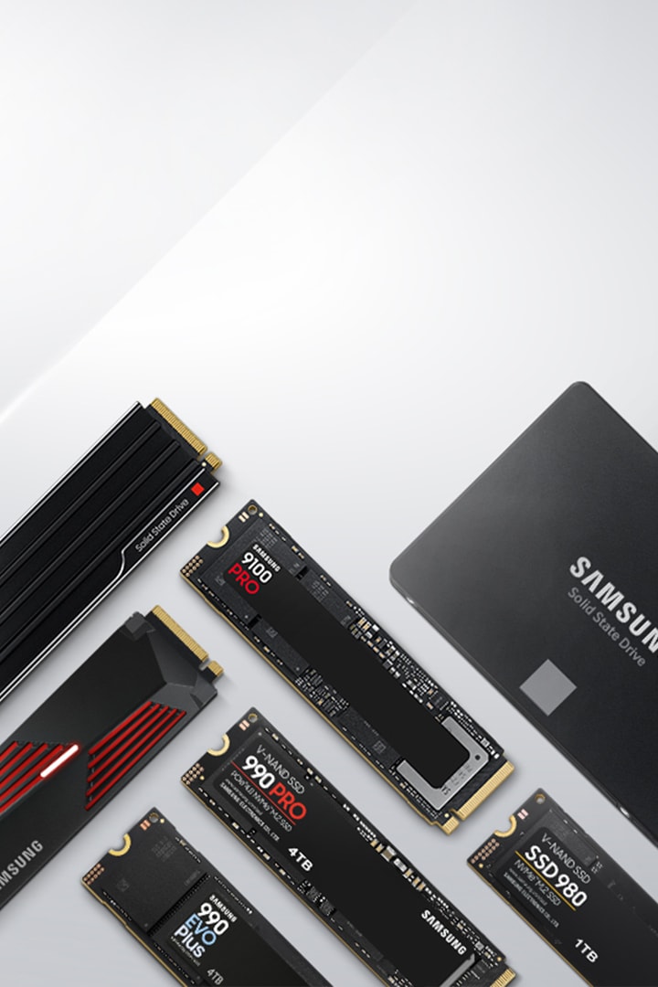 Auf einem silbernen Hintergrund sind eine Samsung SATA SSD und 4 verschiedene NVMe SSDs platziert.