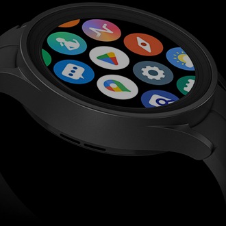 Ein Galaxy Watch5 Pro-Gerät, das App-Logos auf dem Zifferblatt anzeigt.