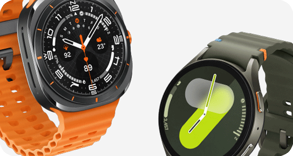 Zu sehen sind zwei Galaxy Watches auf einem dunkelgrauen Hintergrund