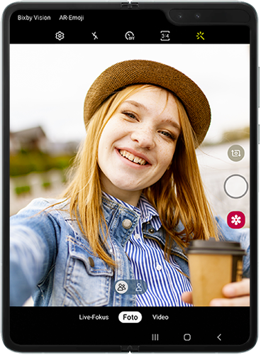Der Selfiemodus wird im aufgeklappten Zustand des Galaxy Fold angezeigt.