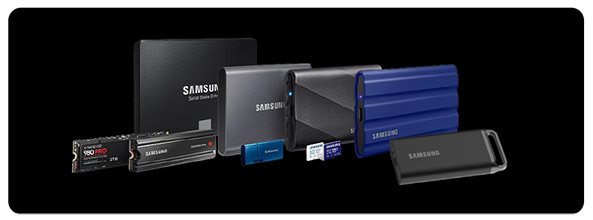 Verschiedene Speichermedien sind nebeneinander aufgereiht.