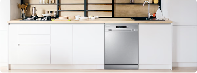 Küchenzeile mit teilintegriertem Samsung Geschirrspüler