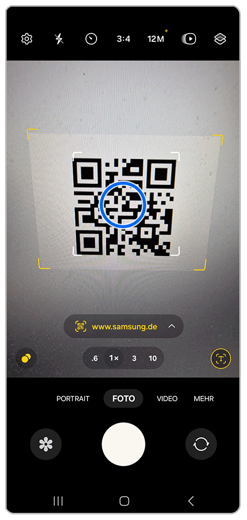 Galaxy Smartphone Kamera mit Markierung auf QR-Code
