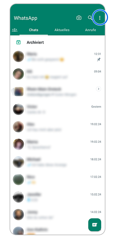 Screenshot vom Galaxy Smartphone WhatsApp Bildschirm mit markiertem Weitere Optionen-Symbol.