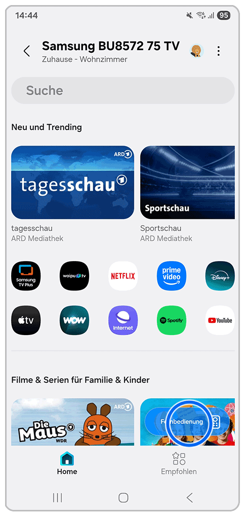 Galaxy Smartphone SmartThings mit Markierung auf Fernbedienung.