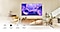 Zu sehen ist das Display eines Crystal UHD-TVs von Samsung, das über einer TV-Konsole an der Wand montiert ist. Verschiedene Symbole stehen für die wichtigsten Funktionen: Crystal-Prozessor 4K, MetalStream-Design, Samsung Knox Security und „Endlose kostenlose Inhalte“.