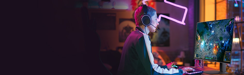 Eine Person spielt ein Spiel mit einem Odyssey Gaming-Monitor.