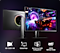 "En for- og bagside af Odyssey OLED G8- og ikoner med 4K QD-OLED, Glare Free, Samsung OLED Safeguard+ og opdateringshastighed på 240Hz. Bagside med neonfarvet cirkel. Skærmen viser en racerbil, der kører mod tunnelen. "