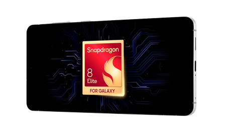 En Galaxy S25 Edge telefon med Snapdragon 8 for Galaxy logoet på skærmen