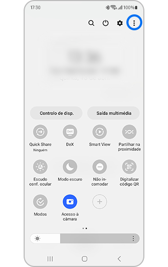 Vista do painel de acesso rápido com o ícone de mais opções realçado.