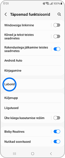 Ekraan „Täpsemad funktsioonid”, kus on esile tõstetud valik „Laborid”.