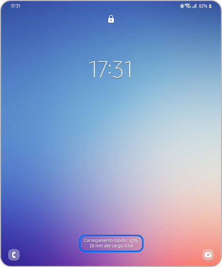 Vista do Galaxy Z Fold4 no modo de carregamento rápido.