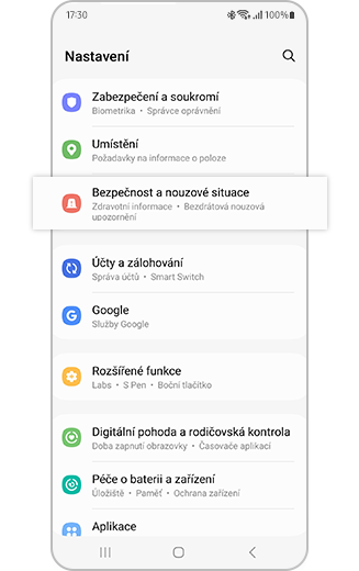 Nastavení zařízení Samsung Galaxy se zvýrazněnou položkou „Bezpečnost a nouzové situace“.
