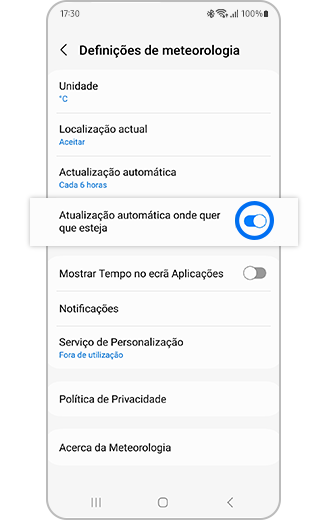 Vista das Definições de tempo com o botão de alternar Ativar atualização automática em movimento.