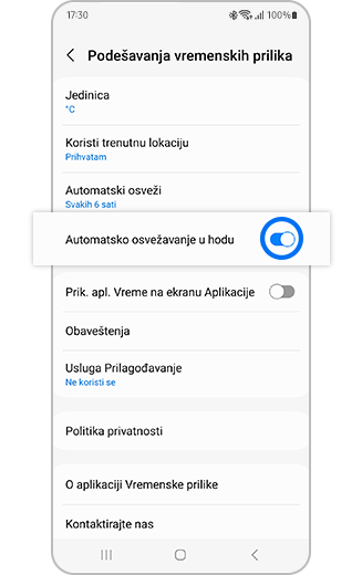 Prikaz podešavanja vremenske prognoze sa preklopnim dugmetom za omogućavanje automatskog ažuriranja u pokretu.