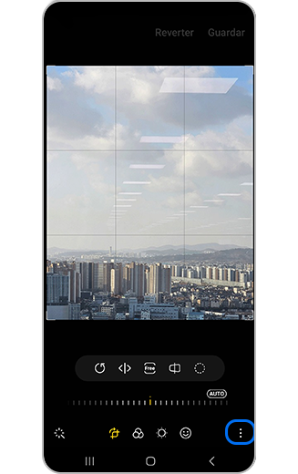 Vista do ícone de mais opções ao editar imagem.