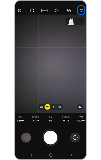 Kamerabildschirm mit hervorgehobenem Astrofotografie-Symbol.