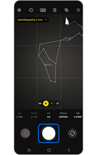Fotoaparato ekrano, kuriame fiksuojamas astrofotografijos vaizdas, rodinys.
