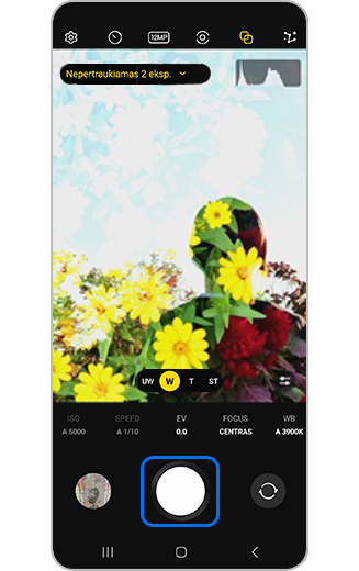 Vaizdas fotoaparato ekrane, kuriame užfiksuotas daugialypės ekspozicijos vaizdas.
