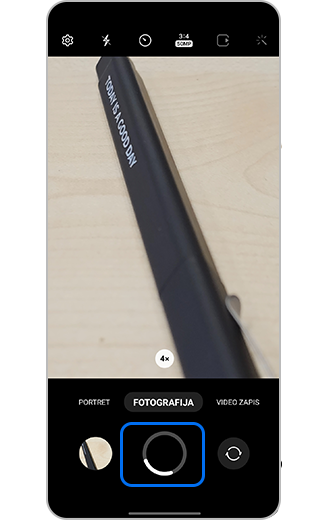 Prikaz ikone učitavanja u aplikaciji „Kamera“.