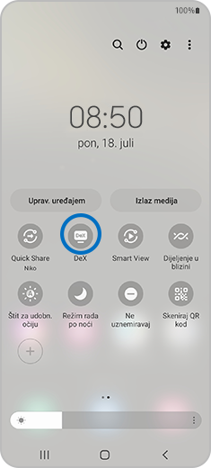 Prikaz brzog panela uređaja Galaxy S22 s istaknutom opcijom DeX