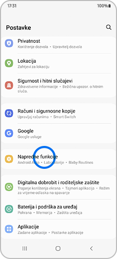 Prikaz menija "Postavke" sa istaknutom opcijom "Napredne funkcije".