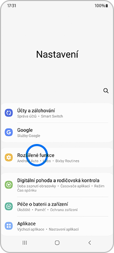 Obrázek znázorňující nabídku „Nastavení“ s vyznačenou položkou „Rozšířené funkce“.