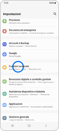 Immagine del menu “Impostazioni” con l’opzione “Caratteristiche avanzate” evidenziata.