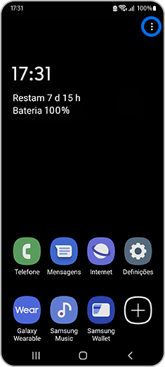 Vista do ecrã inicial com o modo de Economia de energia ligado e com destaque para o ícone de mais opções.