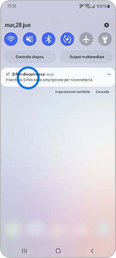Vista del pannello delle notifiche con tocco del messaggio “S Pen disconnessa”.