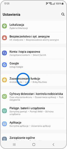 Menu Ustawienia z zaznaczoną opcją „Zaawansowane funkcje”.