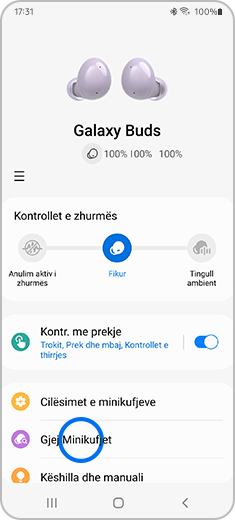 Pamja e ekranit kryesor të aplikacionit Galaxy Wearable me opsionin "Gjej minikufjet" të theksuar.