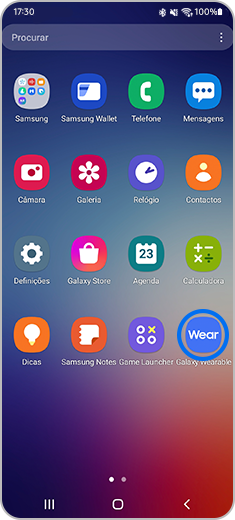 Vista de um ecrã inicial com destaque para a aplicação Galaxy Wearable.