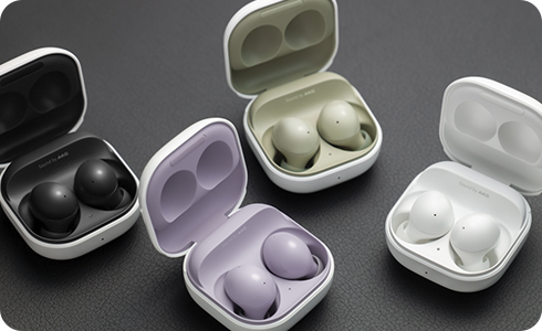 Xem các bộ Galaxy Buds khác nhau nằm trong hộp sạc.