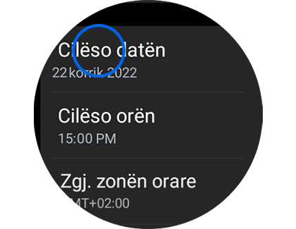 Pamja e ekranit “Data dhe ora” me “Vendos datën” të theksuar.