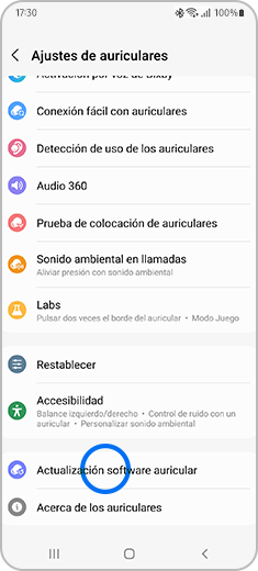 Vista del menú "Ajustes de auriculares" con la opción "Actualización software auricular" resaltada.