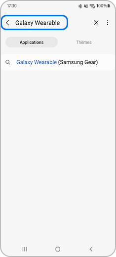 Vue de l'écran de recherche avec l'option « Galaxy Wearable » en évidence.