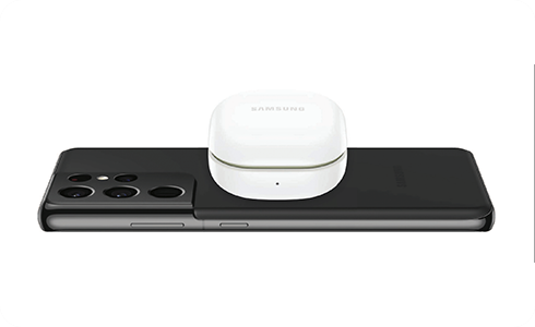 Ukážkové zobrazenie nabíjania slúchadiel Galaxy Buds v smartfóne.