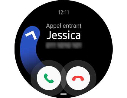 Vue d’un appel entrant sur une Galaxy Watch avec un appui et un geste de glissement vers la droite sur le bouton Répondre.