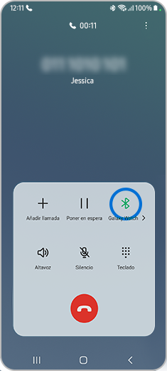 Pantalla de llamada de un Smartphone con el ícono Bluetooth destacado.